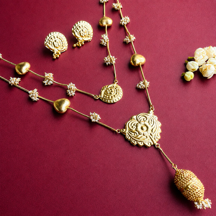 Nayaab Akshra neckpiece