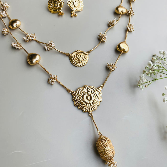 Nayaab Akshra neckpiece