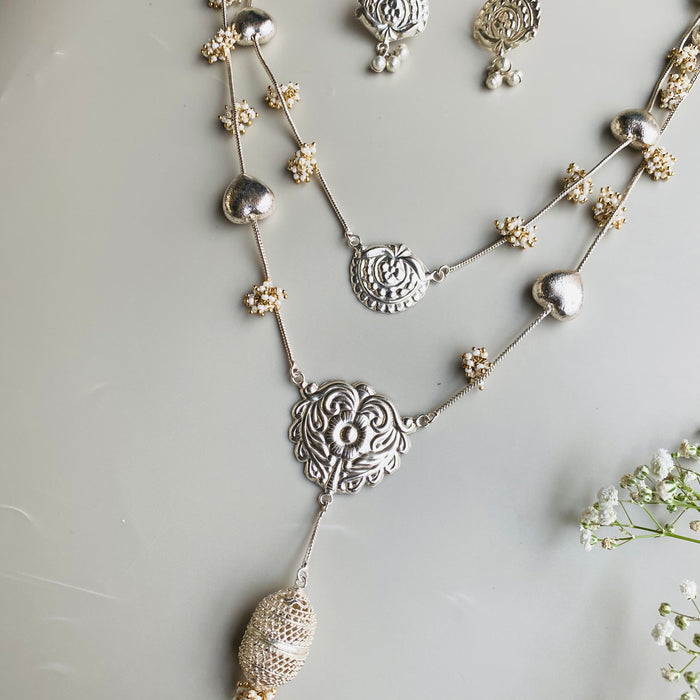 Nayaab Akshra neckpiece