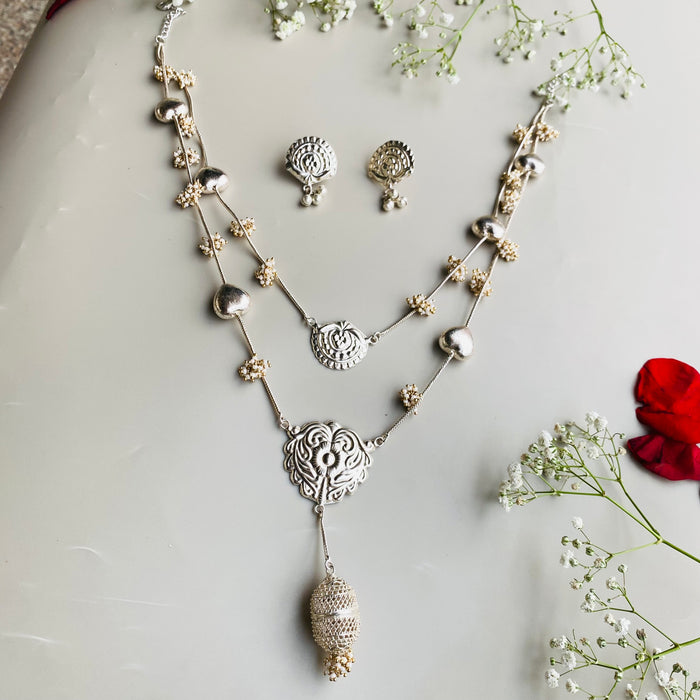 Nayaab Akshra neckpiece