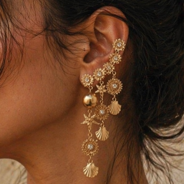 Nayaab Alizea gold earcuff