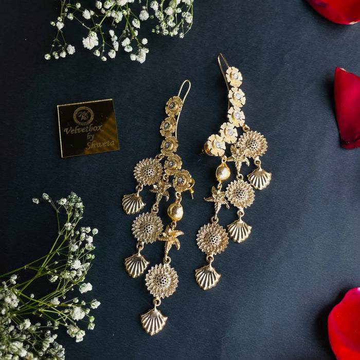 Nayaab Alizea gold earcuff