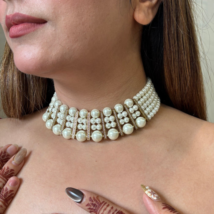 Nayaab Elina Pearl Choker
