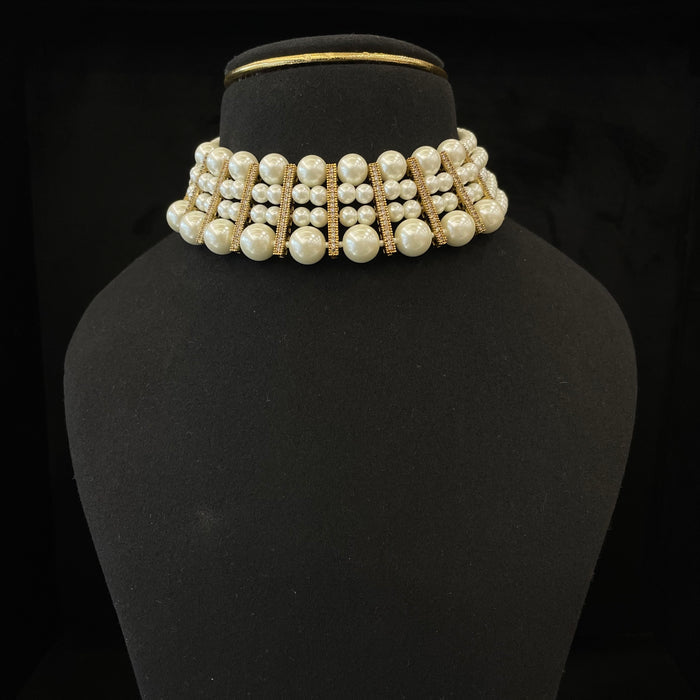 Nayaab Elina Pearl Choker
