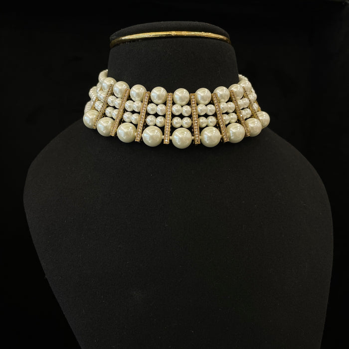 Nayaab Elina Pearl Choker