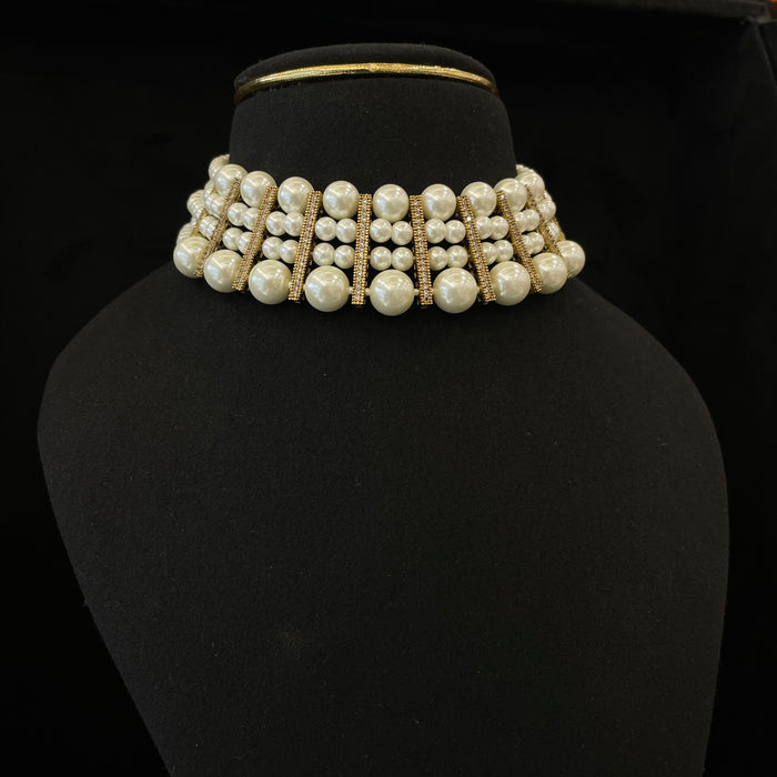 Nayaab Elina Pearl Choker