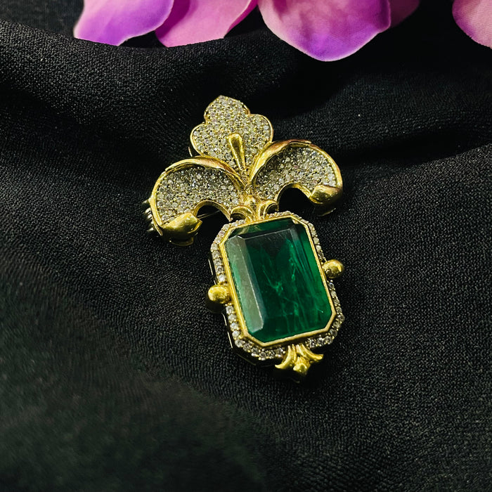 Nayaab Heer brooch