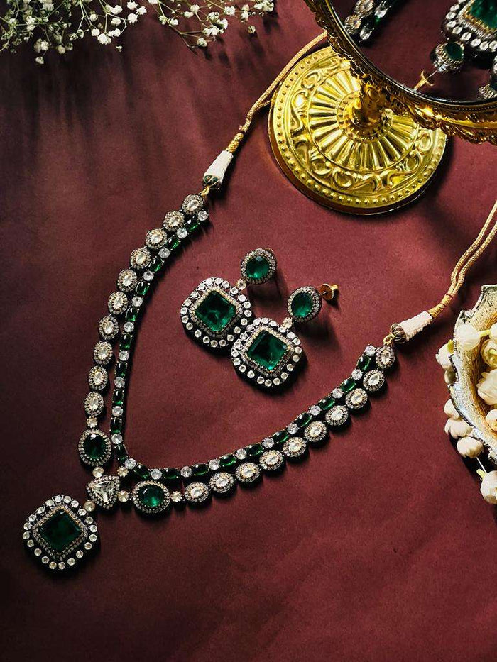 Nayaab Heer neckpiece velvet box by shweta