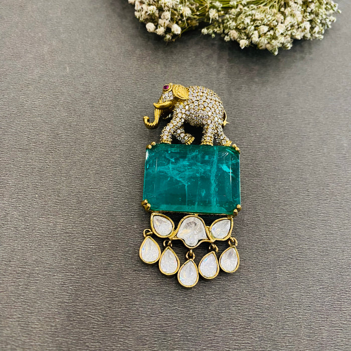 Nayaab Inaya  brooch