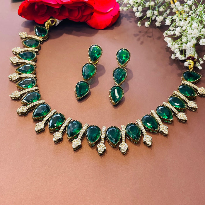 Nayaab Kavya Neckpiece