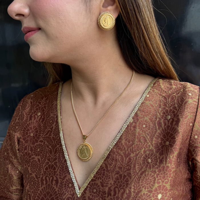 Nayaab Kiara Pendant Set