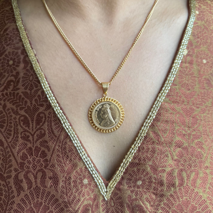 Nayaab Kiara Pendant Set