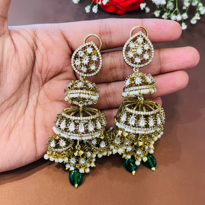 Nayaab Myra Jhumki