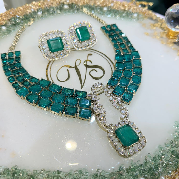 Nayaab Nisa Neckpiece