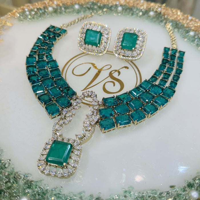 Nayaab Nisa Neckpiece