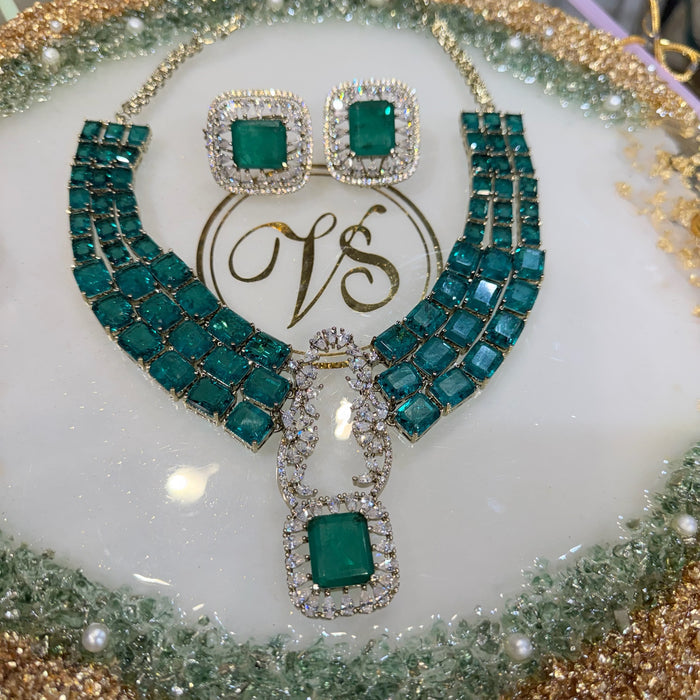 Nayaab Nisa Neckpiece