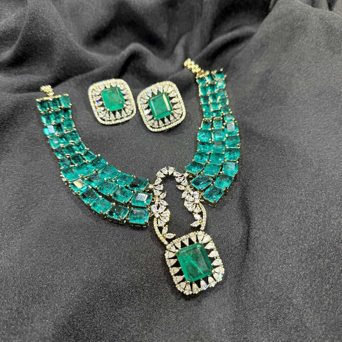 Nayaab Nisa Neckpiece