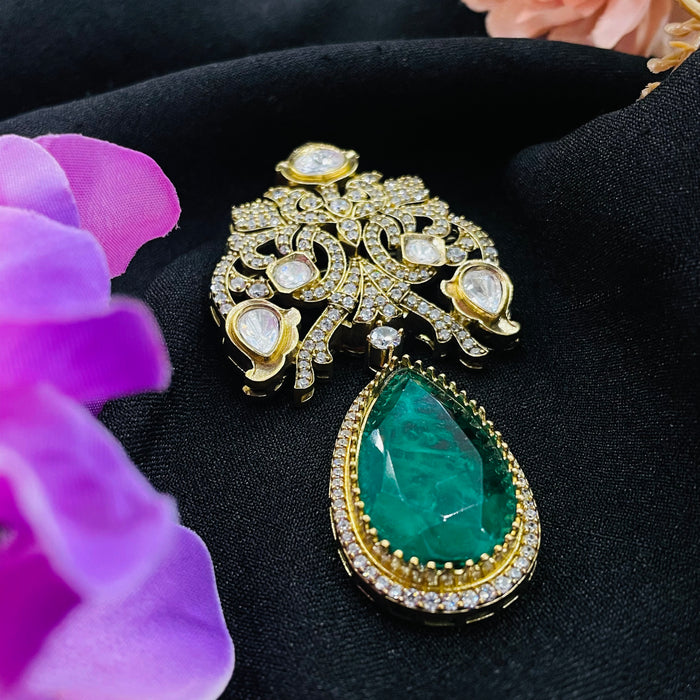 Nayaab Ruhi brooch