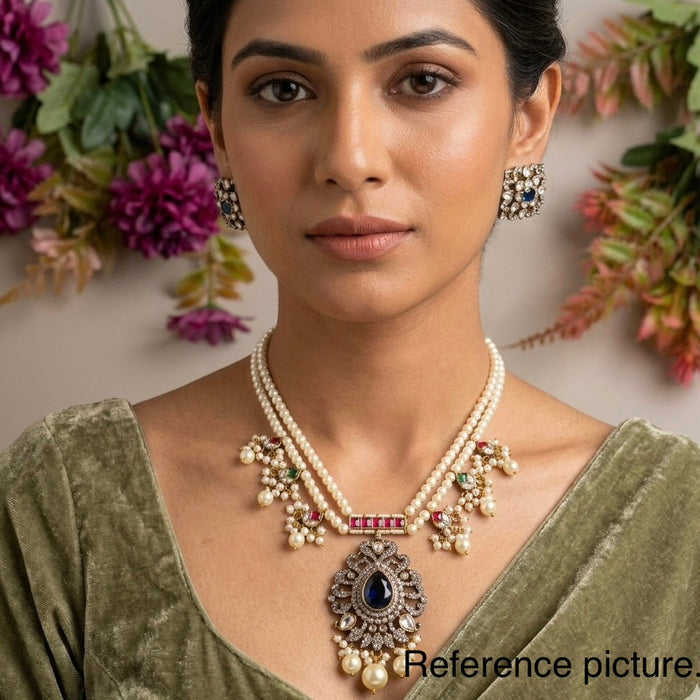 Nayaab Shamiksha Pearl neckpiece