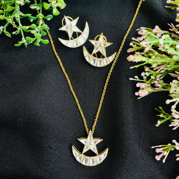 Nayaab Star Kundan Pendant Set