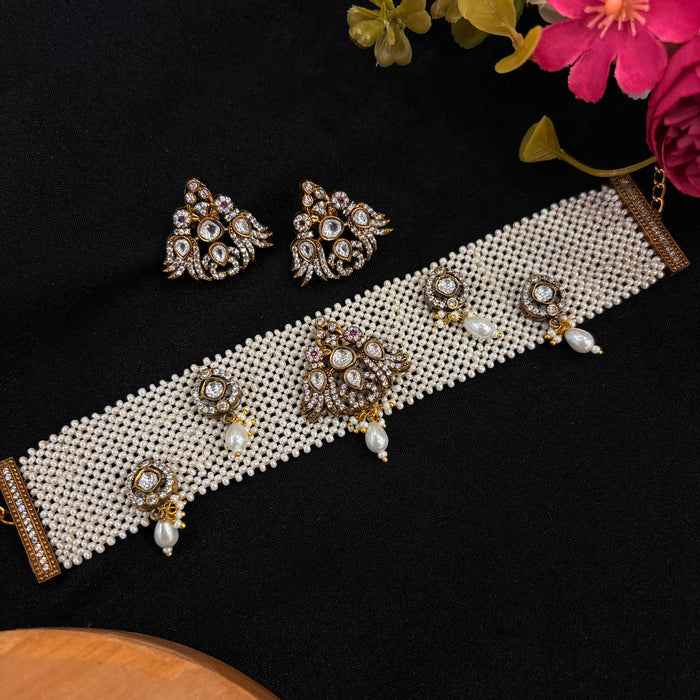 Nayaab Vanya Choker