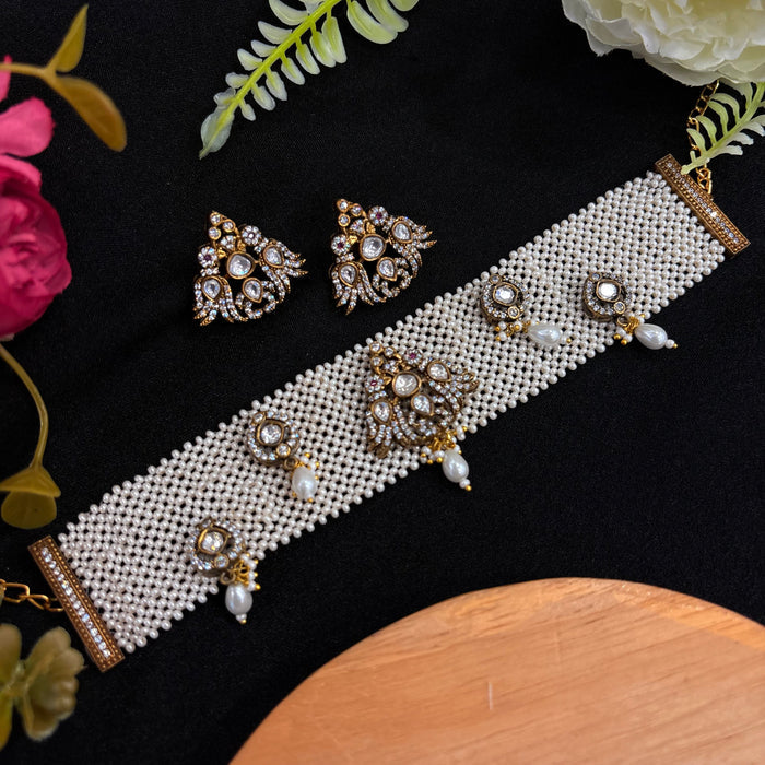 Nayaab Vanya Choker