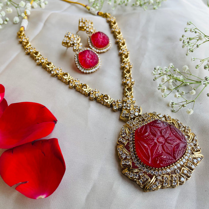 Nayaab Varnika  neckpiece