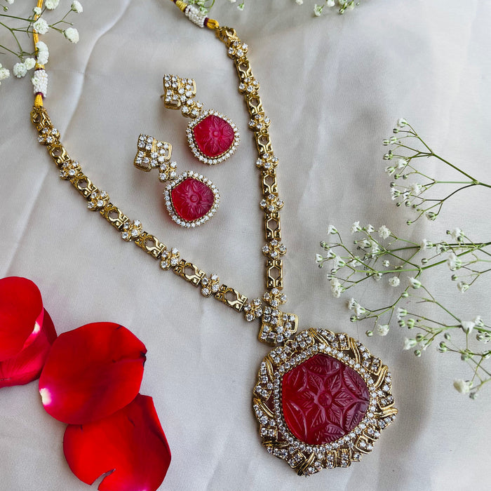 Nayaab Varnika  neckpiece