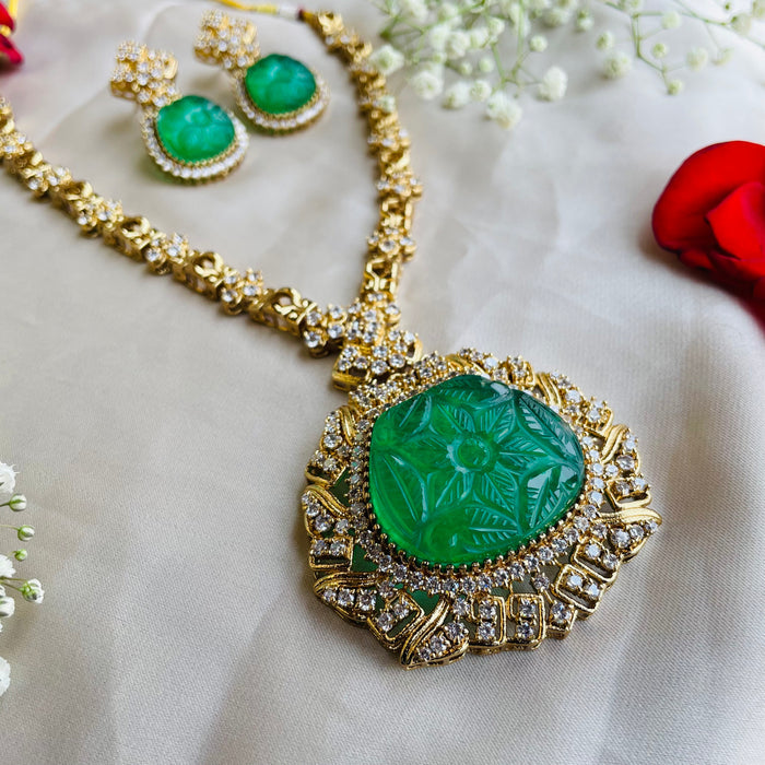 Nayaab Varnika  neckpiece