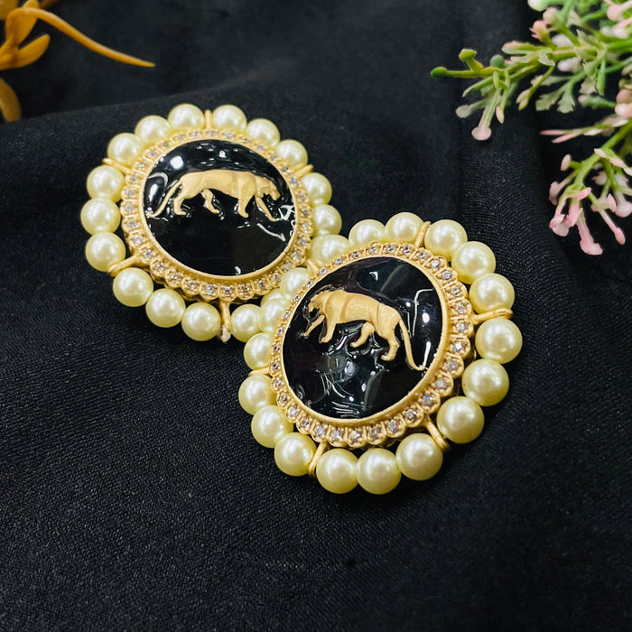 Nayaab Varshini studs
