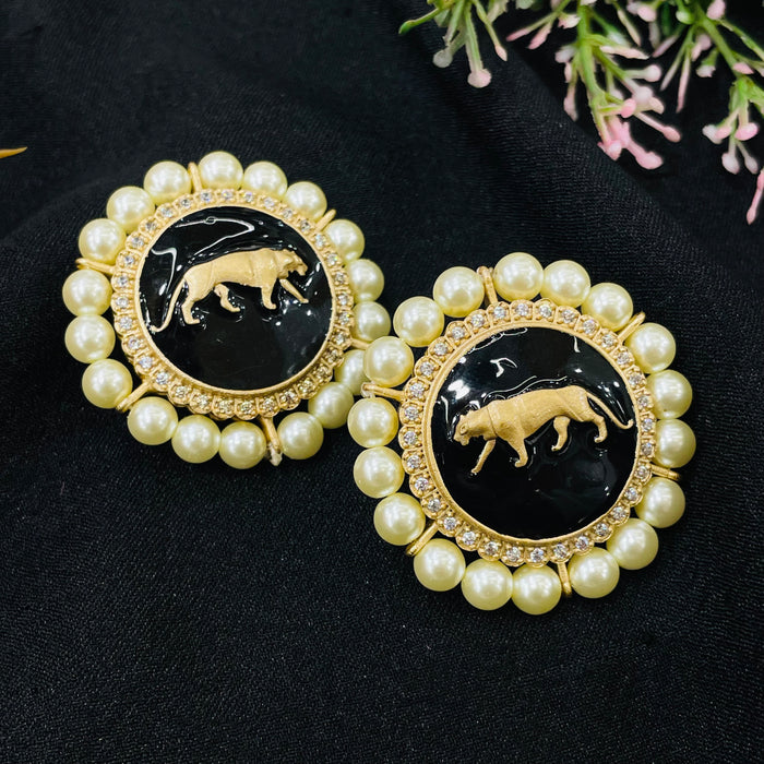 Nayaab Varshini studs
