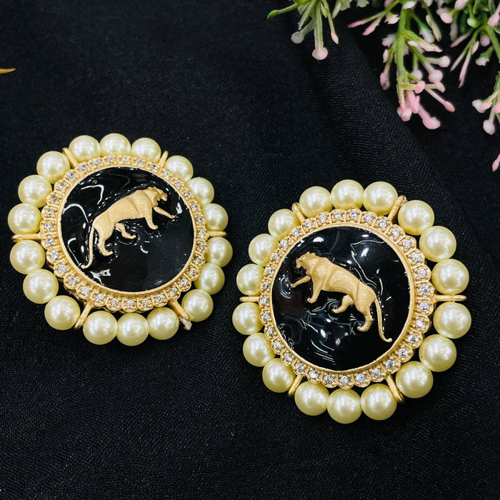 Nayaab Varshini studs