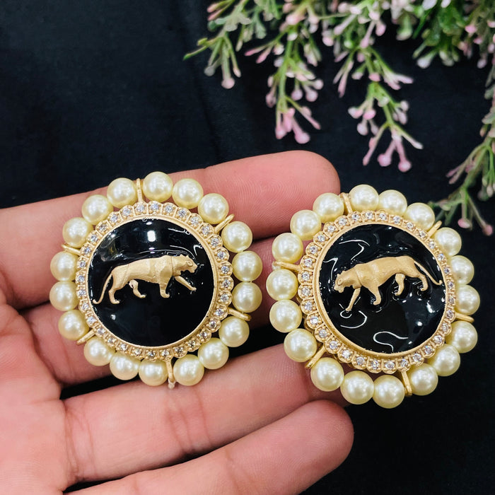 Nayaab Varshini studs