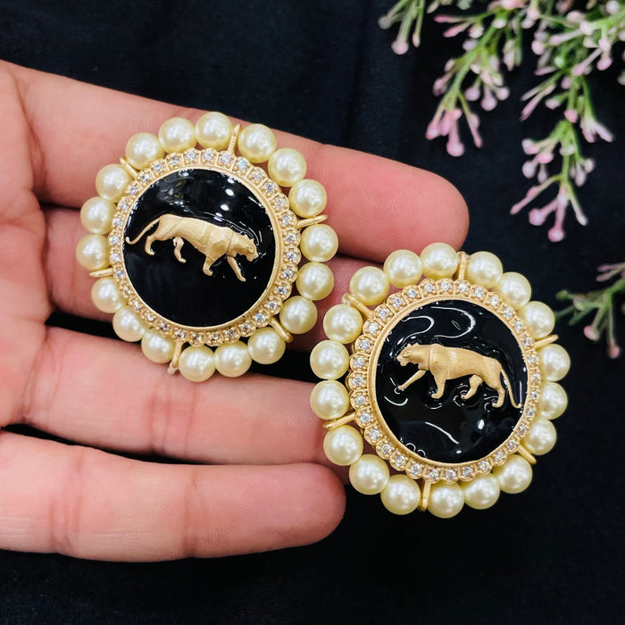 Nayaab Varshini studs