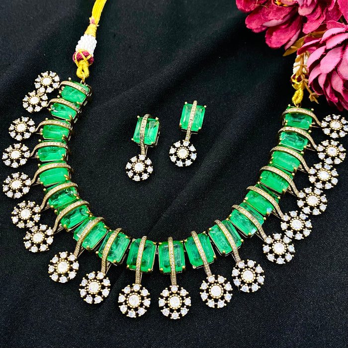 Nayaab Zarrin-Panna neckpiece