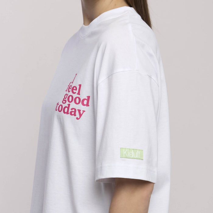 T-shirt oversize con frase "I feel good today"
