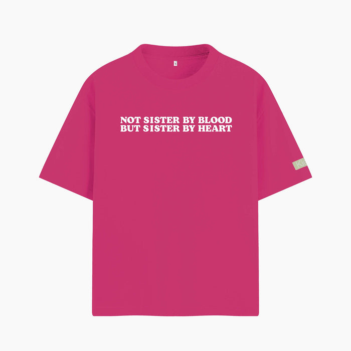 T-shirt oversize con scritta "Sister by heart"