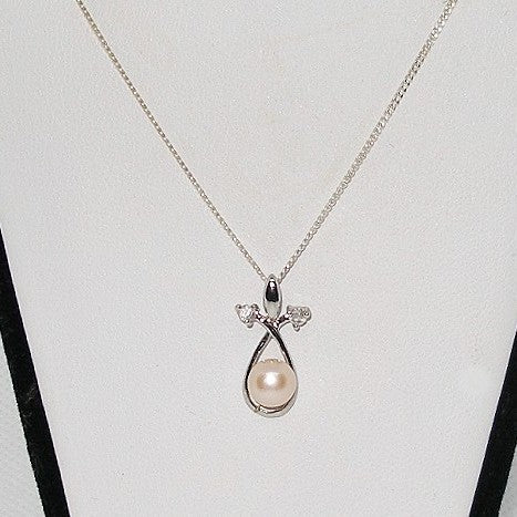 Pearl Pendant Necklace