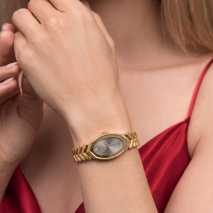 Elegant, polished, and beautifully feminine, the Royal Petal Watch is made for someone who loves graceful timepieces with a regal jewelry-inspired touch. Designed with a slender petal-shaped dial, sparkling crystal accent, and sculpted golden bracelet links, this watch brings a luxurious glow that feels perfect for everyday styling, office wear, special occasions, or thoughtful gifting.