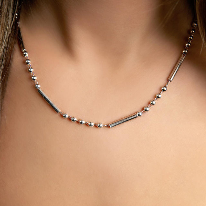 photo of a model wearing a silver bar and ball chain
