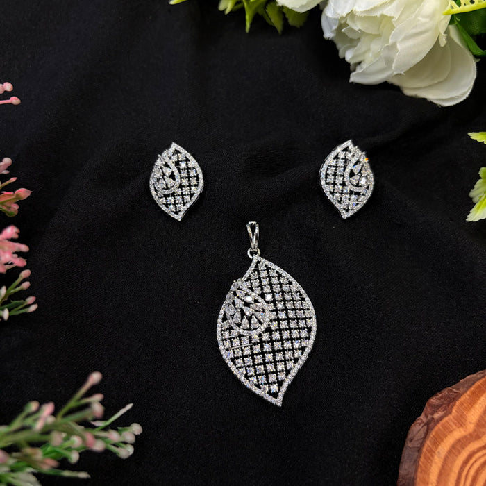 Veyra Leaf Pendant Set